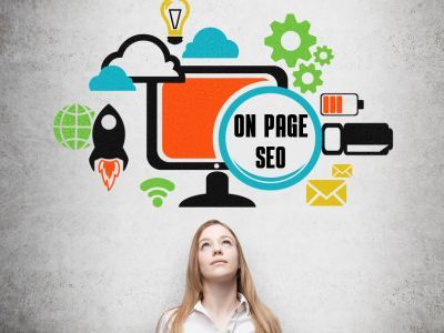 consulente pensa a strategia seo